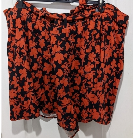 Nwt Eloquii Elements | Ruffle Waist Swing Short In Red Floral - Picture 4 of 7
